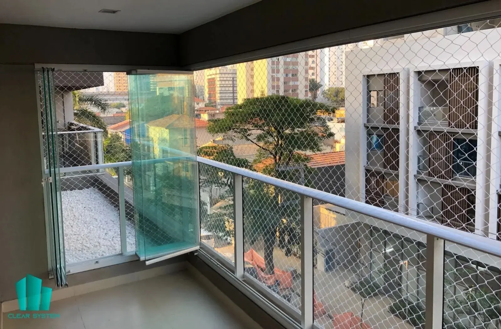 Sacada envidraçada pela Clear System em Brooklyn, São Paulo