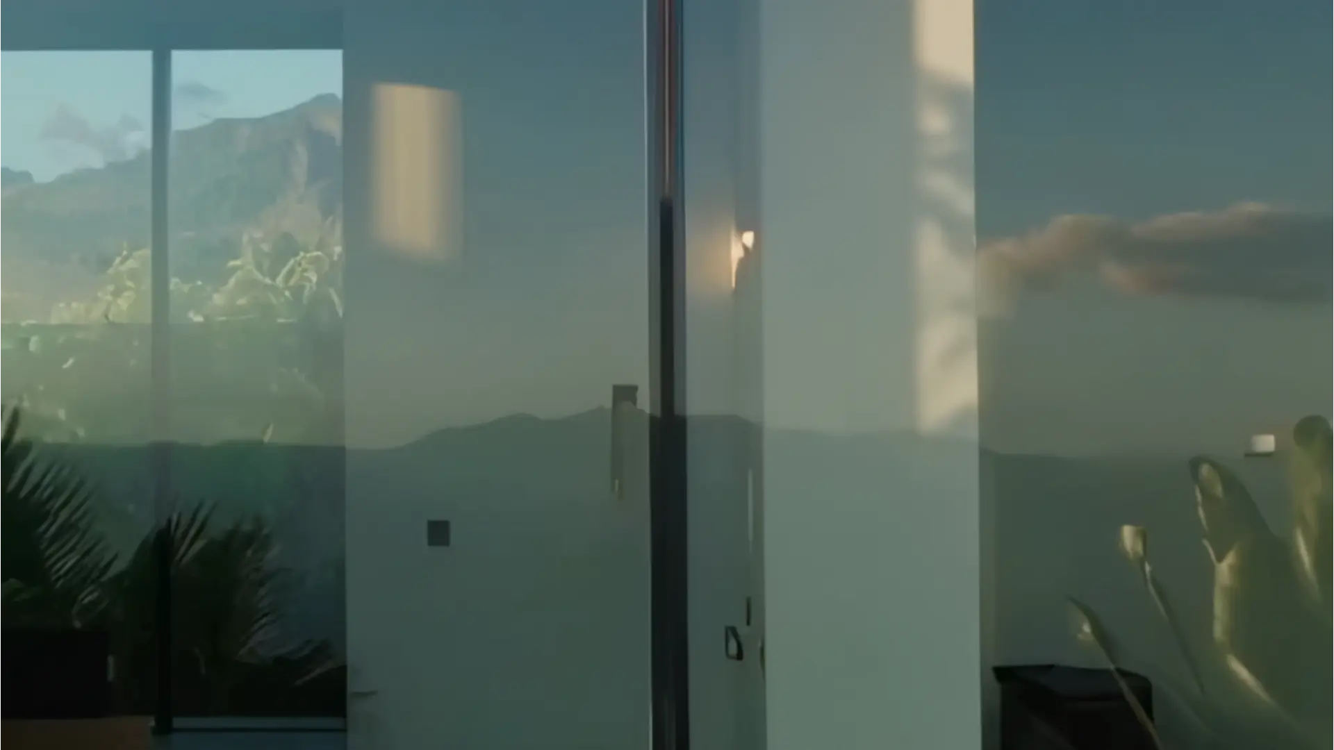 Sacada de vidro Clear System emoldurando uma vista de montanha ao entardecer